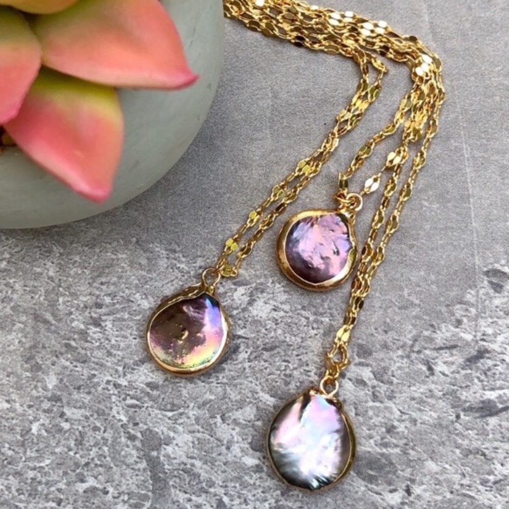 Dainty 🌟freshwater🌟 peacock pearl gold necklace✨ - Picture 7 of 8